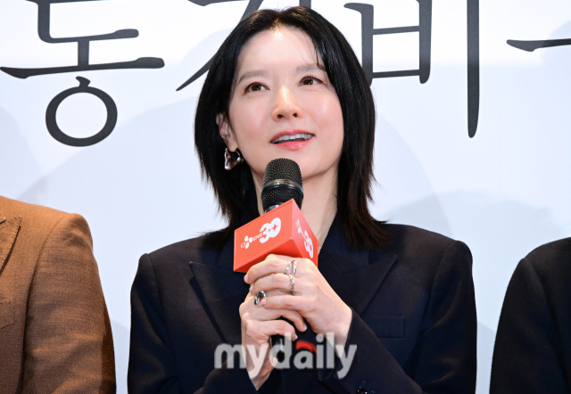 <b>이병헌</b>, <b>이민정</b> 뒤늦게 불렀다…"오늘 '공동경비구역 JSA' 함께 감상" ...