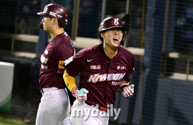 9억팔로 화려한 KBO 입성→제구 이슈로 마음고생→토미 존 수술 대신 타자전향→상무 지원→장재영 잠시만 안녕