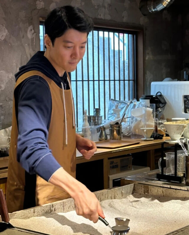 이동건, 카페 오픈 후 근황 공개!