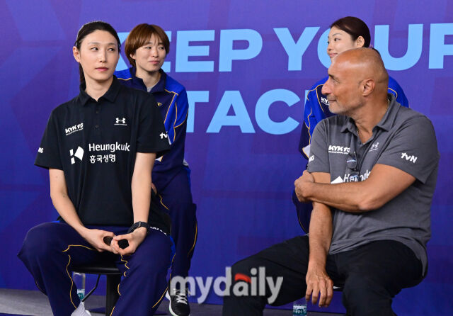 '감독 데뷔' <b>김연경</b> "재밌고 특별한 이벤트…은퇴 후회하지 않는다, 다...