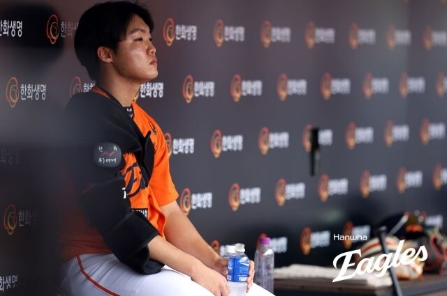 양의지→강승호→고명준에게 홈런 세 방 혼쭐…&apos;ERA 7.36&apos; 한화 특급루키 시련의 한 주, 이 역시 성장하는 시간이다