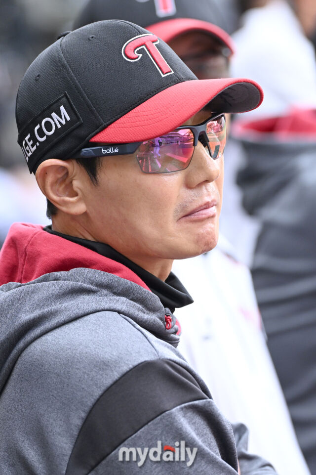 "하반기부터 도입했으면" 명장도 <b>염갈량</b>도 한목소리, 체크스윙 <b>비디오</b> ...