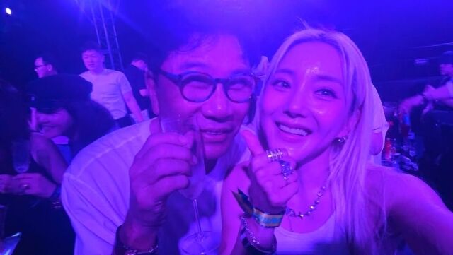 SM 떠난 <b>이수만</b>, S.E.S <b>바다</b>와 <b>재회</b>…"가족모임 인증샷"