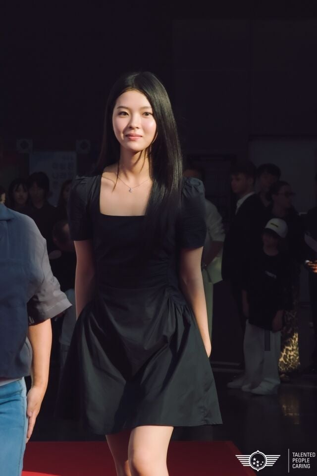 최명빈, '20회 부산국제어린이청소년영화제' 레드카펫 참석 '레카 요정' | 인스티즈