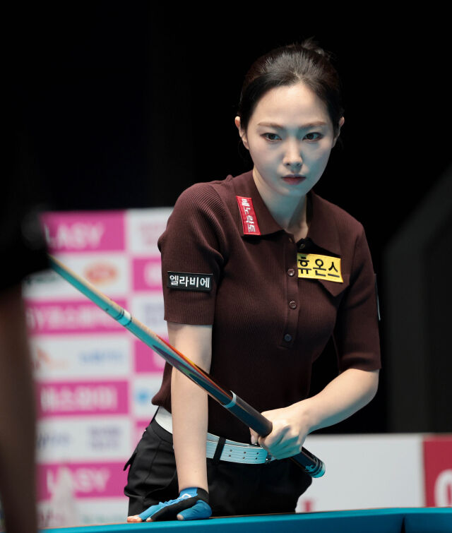 ‘캄보디아 특급’ <b>스롱</b>, <b>3연속 우승 도전</b>…LPBA 64강에서 옌니 꺾고 32강...