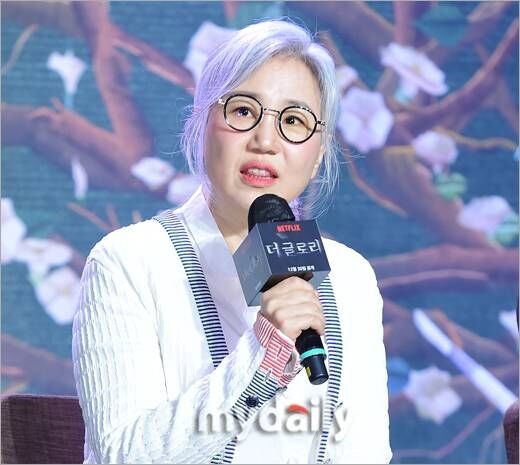 '<b>강릉</b> 출신' <b>김은숙</b> 작가, <b>가뭄</b> 피해 지원 위해 <b>생수 기부</b> [공식]