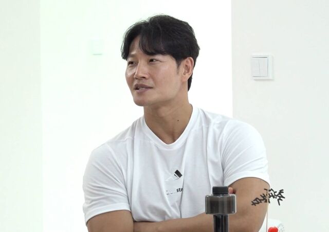 <b>김종국</b>, '철통 보안' <b>결혼식</b> 초대 <b>기준</b> 밝혔다 "아내와 각각 50명씩 불렀...