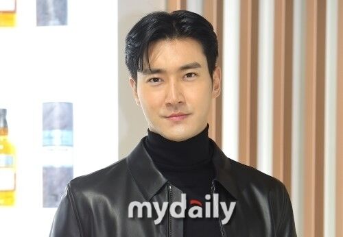 '<b>찰리 커크 추모</b>' <b>최시원</b> "그는 한 가정의 가장이었다"
