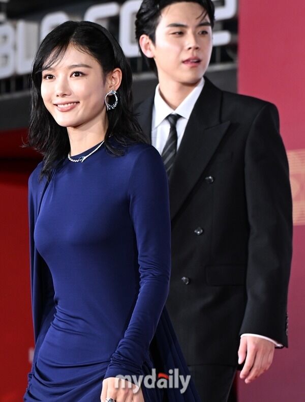 <b>김유정</b>·김도훈 "사귀는거 아냐"… 다같이 베트남 여행[공식]