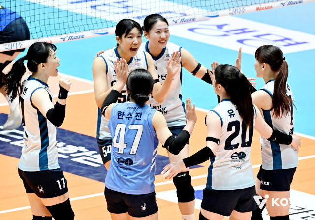 '와' 권민지+김미연+유서연 57점 대폭발, <b>GS칼텍스</b> 또 이겼다…'<b>현대</b>건...