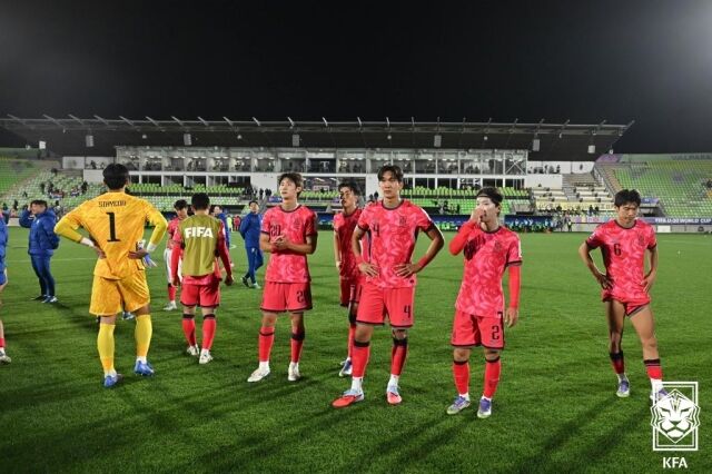 '파라과이 한 명 퇴장'에도 <b>이창원호</b> 득점 없이 0-0 <b>무승부</b>…조 최하위...