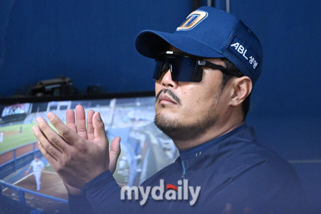 [MD포토] <b>이호준</b> '<b>분위기</b> 좋아'