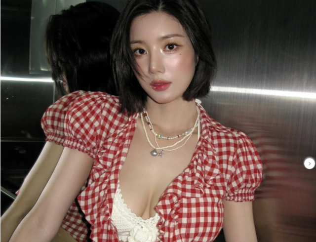 ‘24억 건물주’ <b>권은비</b> "오빠 <b>결혼식 비용</b> 전액 <b>부담</b>했다"
