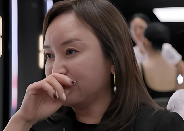 '故 조민기 아내' <b>김선진</b>, 눈물의 <b>방송 복귀</b>…이사배 "울지 마세요 원장...