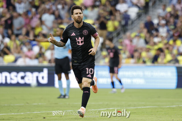 '<b>해트트릭</b> 폭발' <b>메시</b>, 커리어 첫 MLS <b>득점왕</b> 등극…손흥민 동료 부앙가...