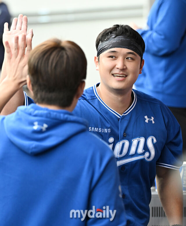 [MD포토] <b>최원태</b>, '<b>7이닝</b> 1실점 깔끔한 <b>역투</b>'