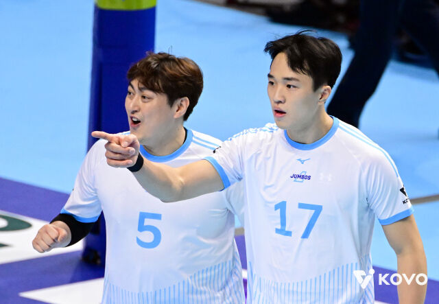1년 6개월 만에 돌아온 <b>임동혁</b>, 복귀전서 <b>25점</b> 맹<b>활약</b>...대한항공, 우리...