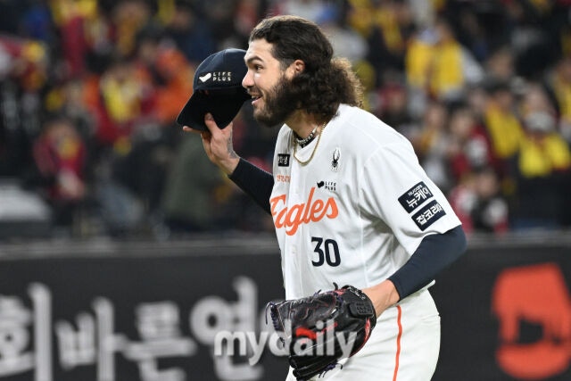 “폰세, 페디 넘어야 한다!” ML 4선발, 2년 2000~2500만달러 계약 성사시켜야…한화와의 이별 임박