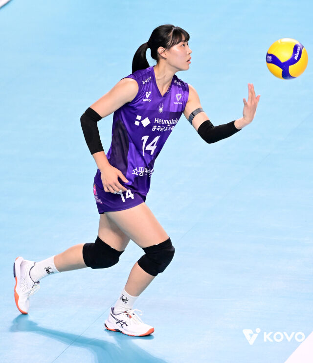 '포스트 김연경' 기대감, 그만큼 과제도 늘어났다...<b>요시하라 감독</b> "정윤...