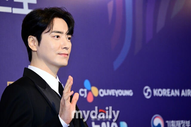 《覺醒》李浚赫化身驅魔神父 新劇魅力亮點全面曝光