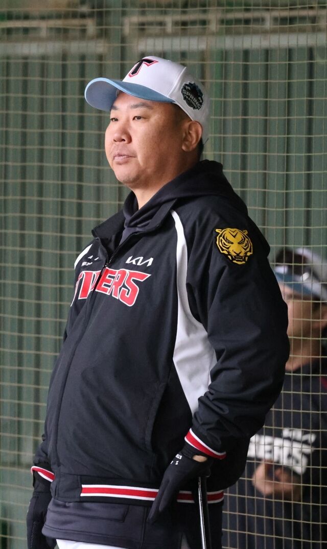 “LG·삼성 너무 세다” 꽃범호도 인정했다…2026 최대변수는 한화발 빅 트레이드? 조용히 칼 가는 KIA[MD아마미오시마]