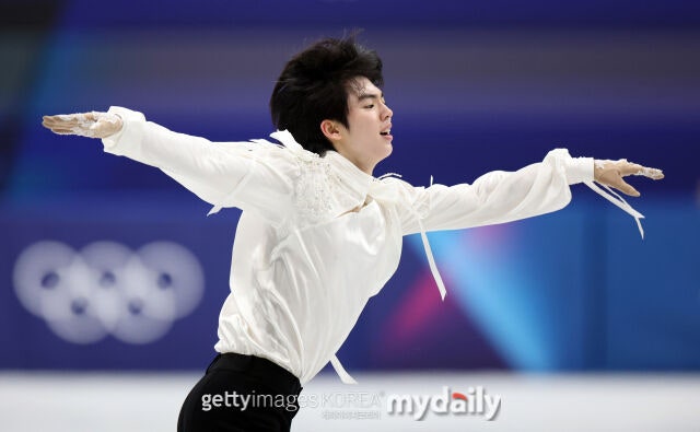 "고마워요 차준환"…모친 노래에 맞춰 연기한 차준환에 감동, 코리아하우스 방문한 딸 차준환에게 특별한 선물 전했다 [MD밀라노]