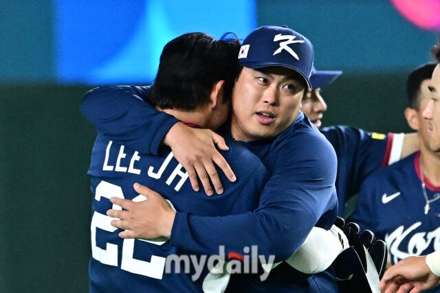 "정말 잘 던지더라" 천하의 류현진이 이렇게 부러워한 적 있나…괜히 사이영상 2위 아니네, 159km 좌완에 감탄하다