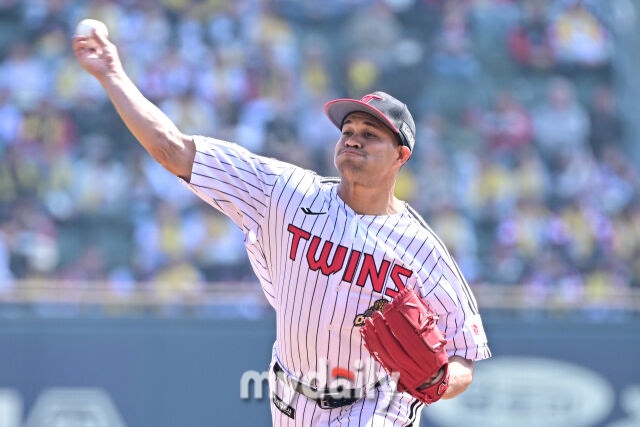 '충격 그 자체' 도대체 LG에 무슨 일이, 에이스가 1회부터 6실점이라니... 잠실벌이 침묵에 빠졌다 [MD잠실]