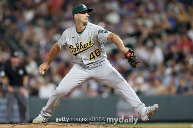 “쓰레기 나라에서 잘 지내’’ 한국에 악담 퍼붓고 떠난 한화 출신 그 투수…2이닝 KKKK, 현실은 고우석보다 낫다