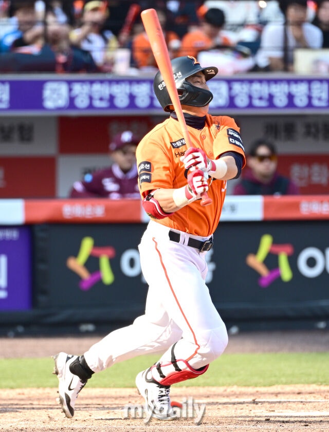 '1억' 손아섭 2루타-볼넷-볼넷, 김범수 보상선수 KKK, 156km 9라운더 KKKKK…입대 예정 투수 8실점 무너지다