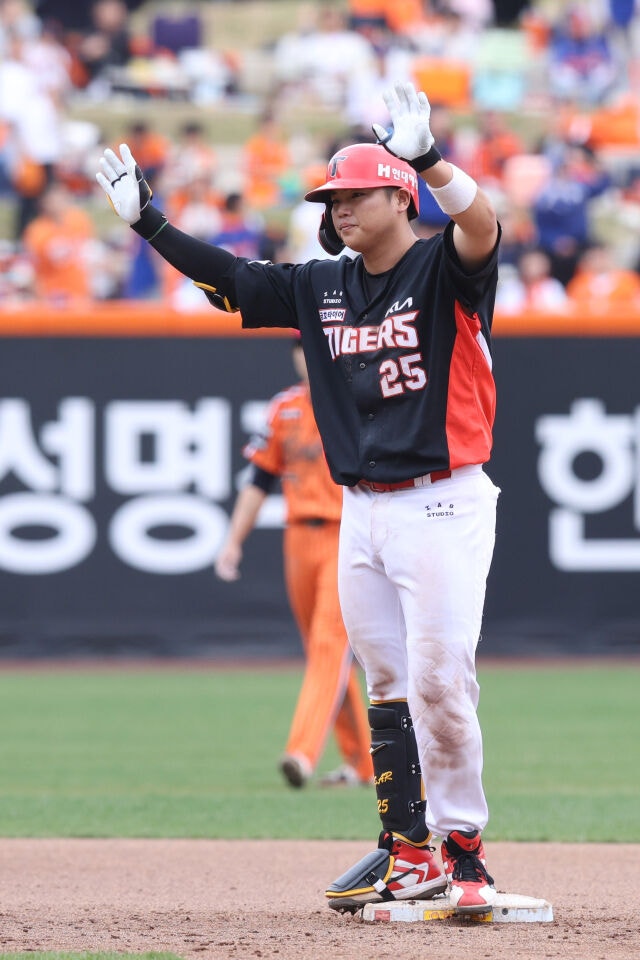 'KIA 미쳤다, 한화에 스윕패 안겼다' 한준수 홈런+4안타 뜨거웠다, 올러 다승 공동 선두…'한화 출신' 이태양 90도 인사 [MD대전]