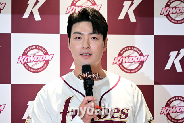 "목동에서 처음 봤는데…" 40살 KBO 홈런왕 <b>은퇴 선언</b>, 프런트→2군 감독...