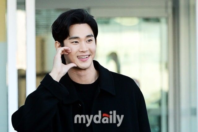 "AI 조작 가짜뉴스에 만신창이" 김수현, 故김새론 교제 억울함 벗고 '넉...