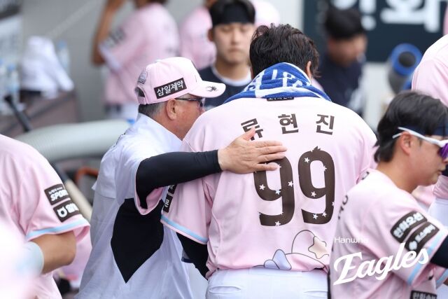 '한화 출신 폰세-와이스도 축하' 39살 류현진, 韓美 200승 대위업 작성…김경문 "축하한다, 팀의 에이스다웠다" [MD대전]