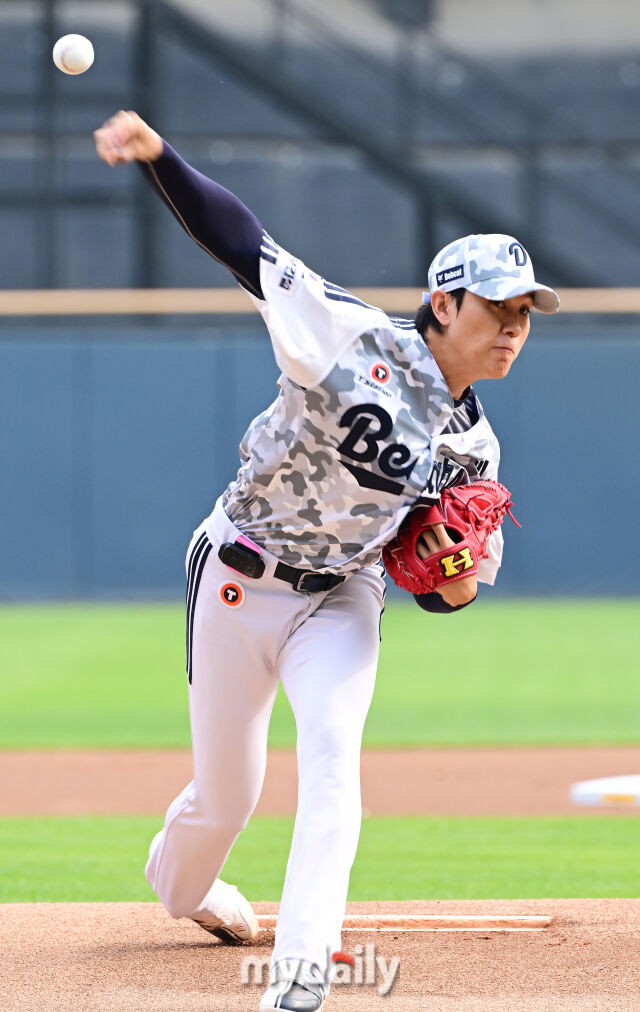 [MD포토] <b>두산</b> 선발 <b>박신지</b> '힘찬 역투'