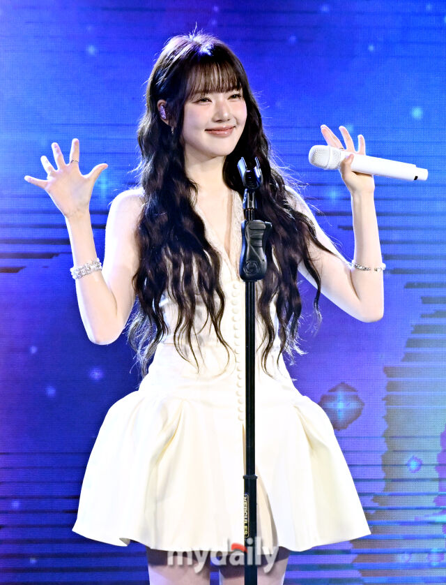 [MD포토] <b>예린</b>, '상큼 손인사'