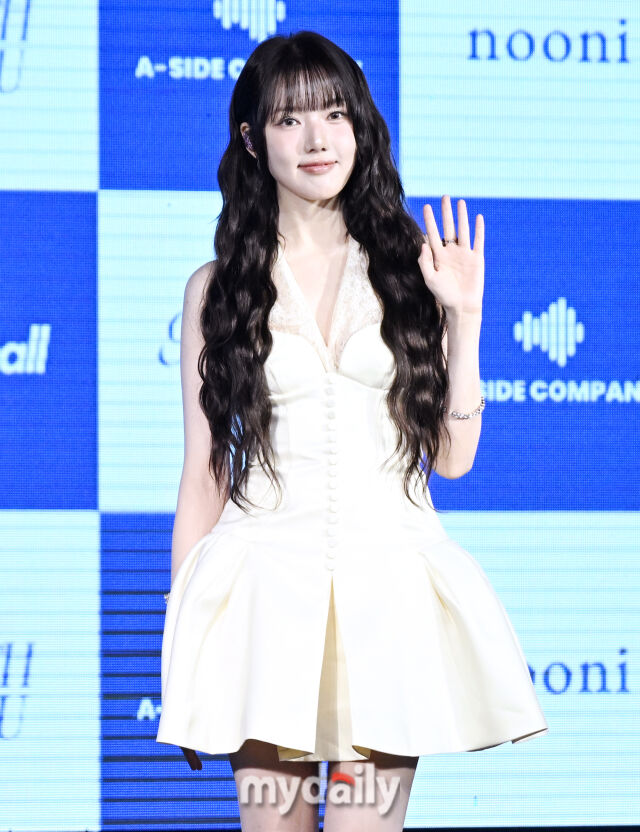 [MD포토] <b>예린</b>, '심쿵 손인사'