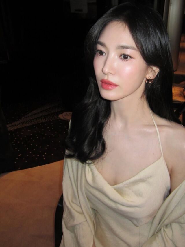 송혜교, 클로즈업도 굴욕 없다…44세 믿기 힘든 무결점 비주얼