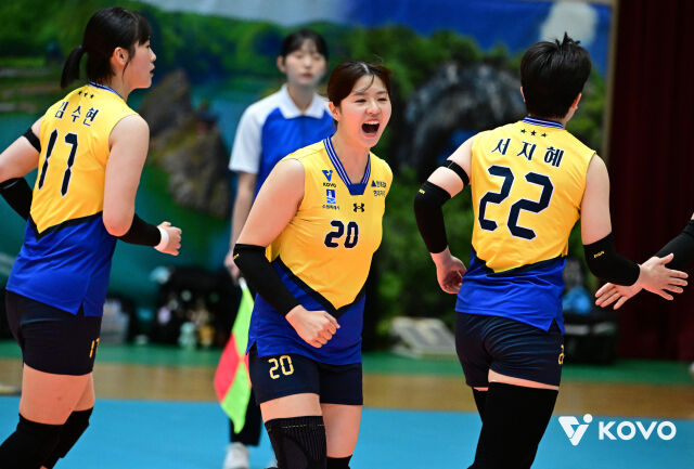 게임 체인저가 된 19세 <b>이민영</b>...'결승행' 현대건설, 수원 더비 연다...실...