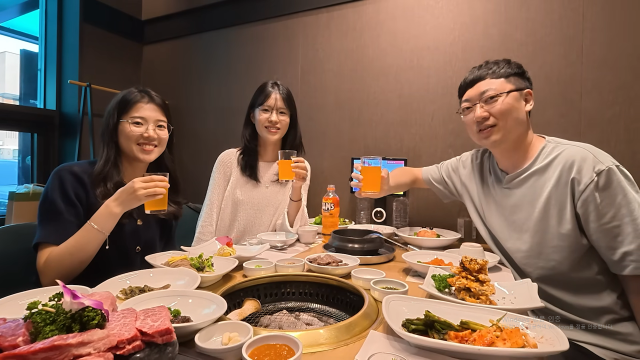 <b>김선태</b>, 퇴사 4개월만 친정 '<b>충주시</b>' <b>복귀</b>…후임들과 '한우 회동'