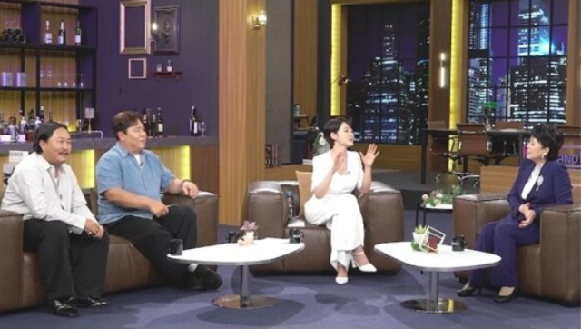 "핑클 사인 받아줘"…<b>심수봉</b>, 8년 생이별 딸의 재회 첫 마디 [데이앤나...