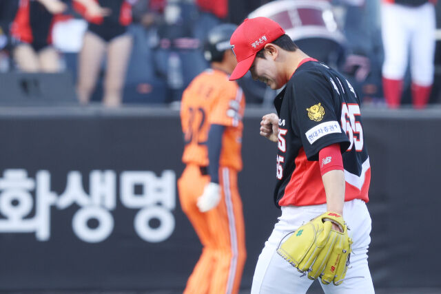 'KIA 96순위 지명→필승조→국가대표' 22살 마무리, 0이닝 5실점 대참사에 눈물 뚝뚝 흘렸다…"충격이 클 것, 분한 건 분한 것이다"
