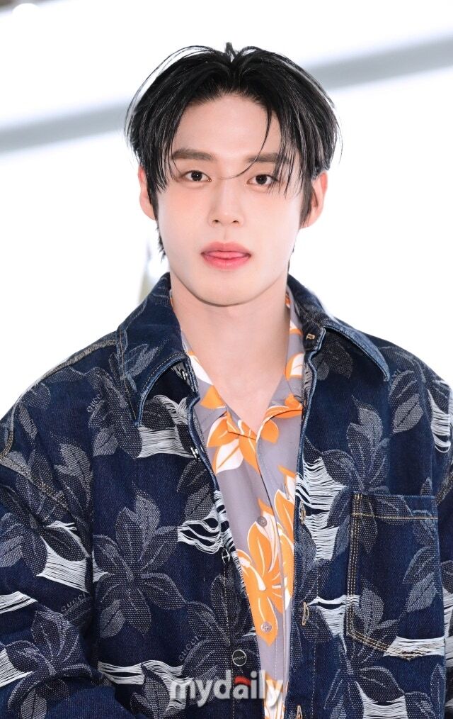 [단독]혼자는 역부족…? 김지웅, 마카오·대만 팬미팅 줄줄이 취소