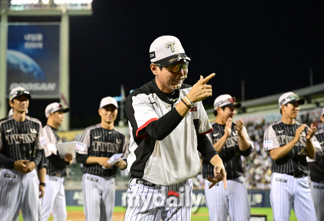 '역대 9호' 염경엽 700승 금자탑! 오스틴 전 구단 상대 홈런, 리오스 KBO 첫 SV... LG, 삼성 2-0 꺾고 5연승 [MD잠실]