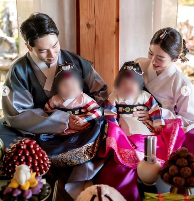 레이디제인♥임현태, 쌍둥이 딸 첫돌 기념…행복한 네 가족