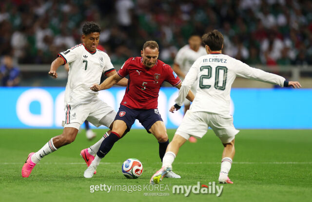 '한국 대신 조 2위 희망' 체코, 멕시코와 전반 0-0 종료 [2026 WC]