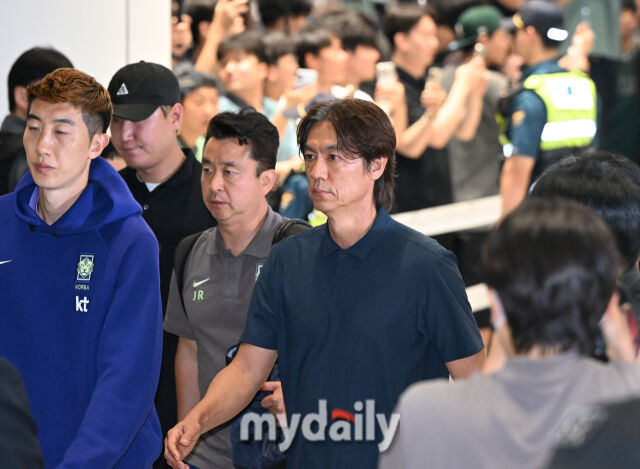 "손흥민 존재감 너무 커진 한국 축구.홍명보 감독 결단 끝내 실패했다" 일본 매체, '홍명보호' 분석하며 일침