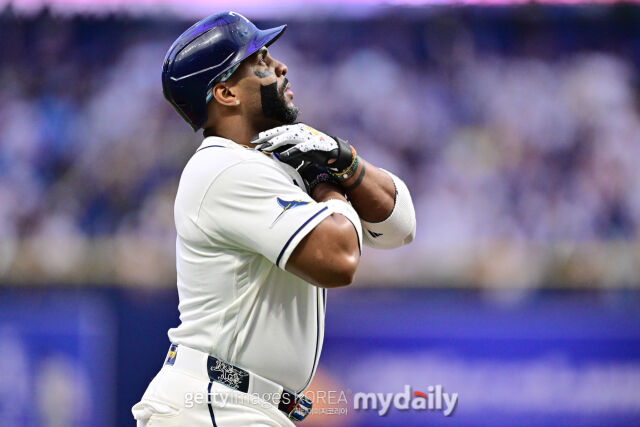MLB 타율 1위 경쟁 디아스·곤살레스 <b>멀티 히트</b>…<b>이정후</b>·아라에스·로페...