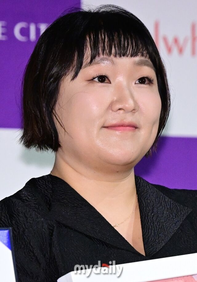 [단독]<b>이수지</b>, <b>성대결절</b>로 <b>수술</b>… "회복 시간 후 복귀"