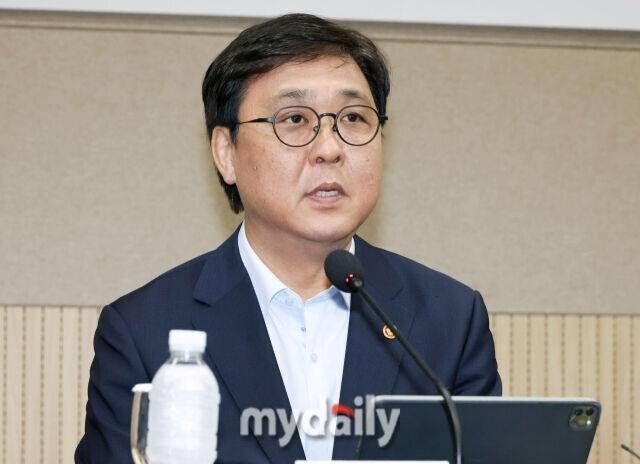 "제작비의 10% 미만으로"…<b>배우 몸값</b>, 정부가 낮춘다 [MD픽]